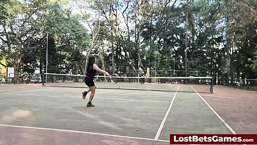 Rafaela and Igor are taking their Strip Tennis match outside