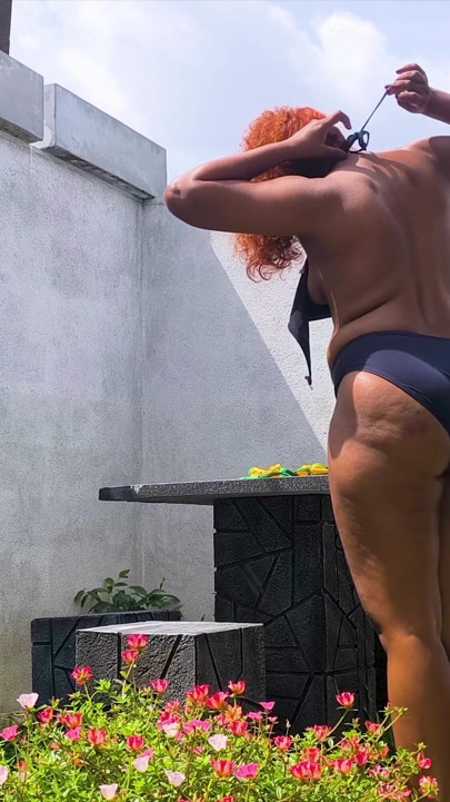 질미니 셰론을 따먹는 섹시한 비키니