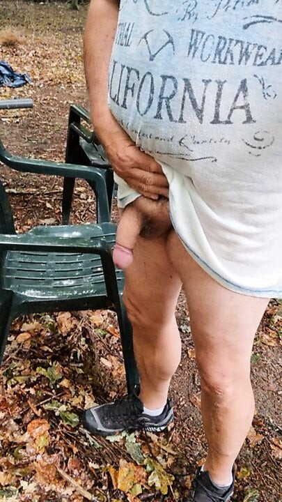 在森林里撒尿