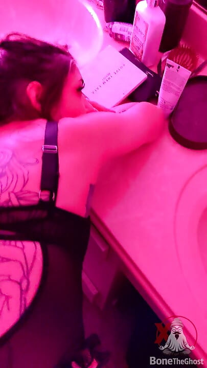 Ngentot teman seksiku di depan cermin