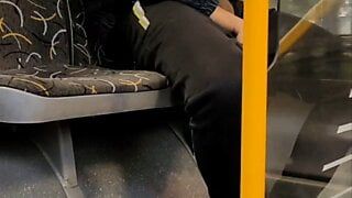 Punheta arriscada em ônibus público