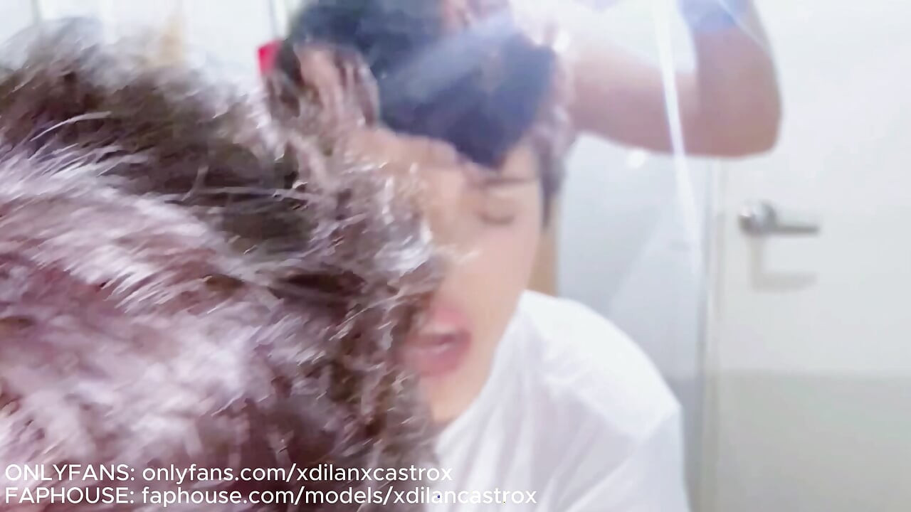 STRAIGHT ATHLETE TOOK OFF THE CONDOM AND FUCKED ME BAREBACK WITHOUT REALIZING IT, HE CAME INSIDE MY GAY ASS. CREAMPIE LATINO