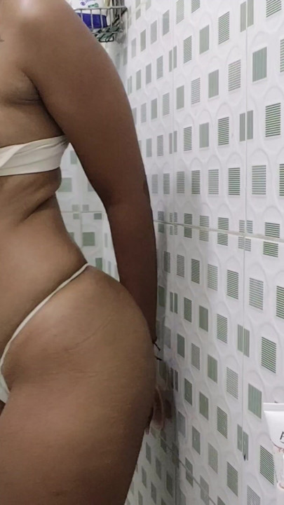 Sexy Colombian brunette masturbates intensely in the shower while broadcasting the show to all her fans | Clip 1