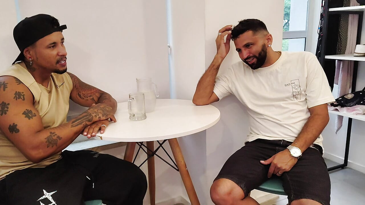 Dois Irmos Numa Entrevista Para Tiffany Montavani Sentou Pirocada Na an