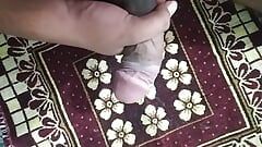 Videoclip cu striperiță indiană cu labă cu spermă
