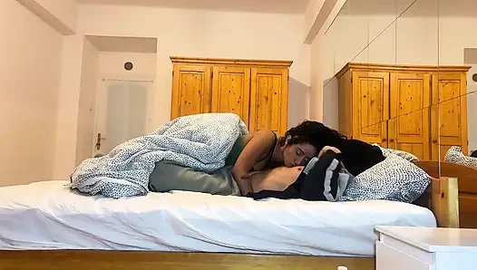 ODA ARKADAŞıMı SIKIYORUM