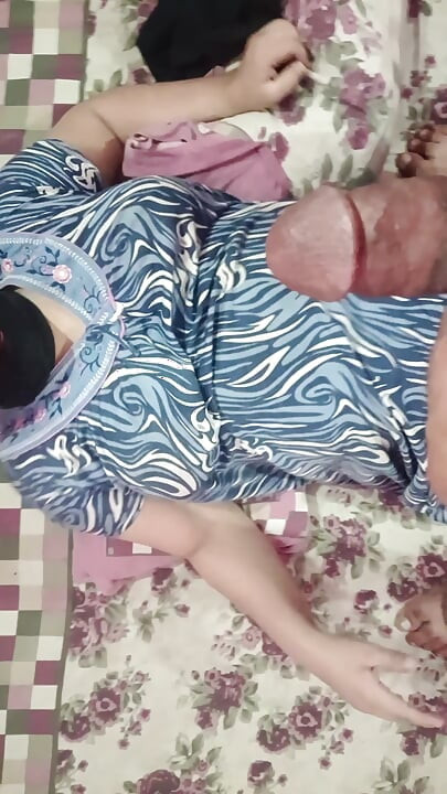 Aaj Bhabi nighty mai chodane Aayi