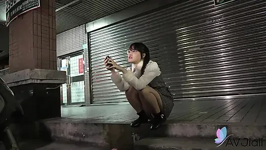 Assistentin Minnie zahlt für gebrochene kamera mit ihrem körper