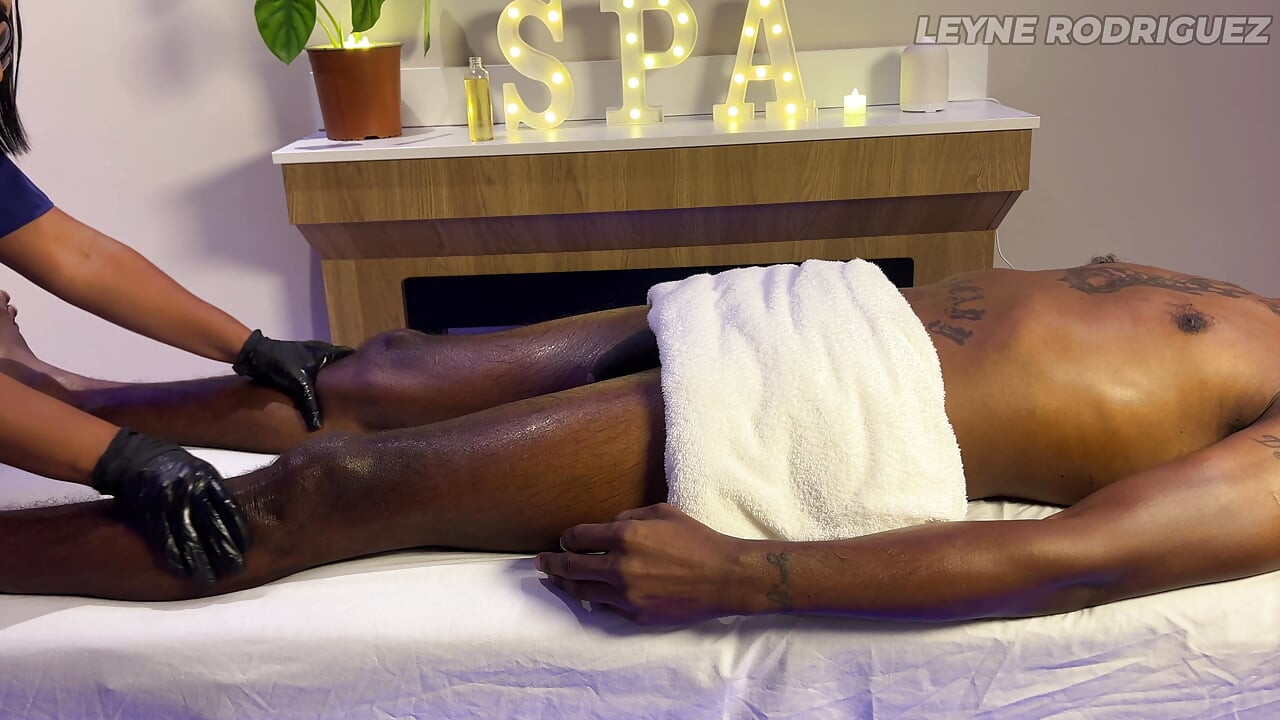 4k - massagem erótica completa com final feliz - sessão interracial com fã negro sortudo