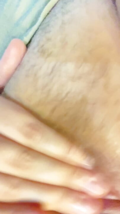 frotar mi clitoris humedo en primer plano ,te gusta ?