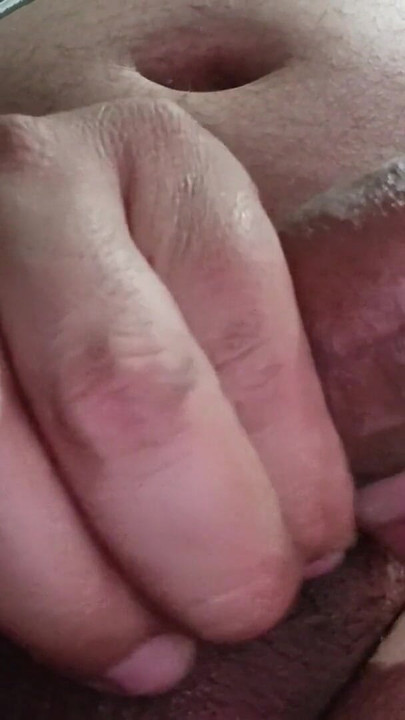 Τραβάω πίσω την ακροποσθία μου ενώ αυνανίζομαι λίγο. | Κλιπ 1