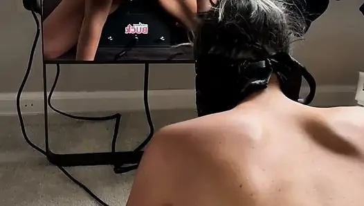 Pawg evli kadın kocasını ve makinesini sikiyor