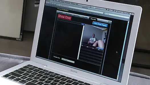 Memek sempit cewek nakal yang super sange ini dientot habis-habisan sampai dicrot di dalam