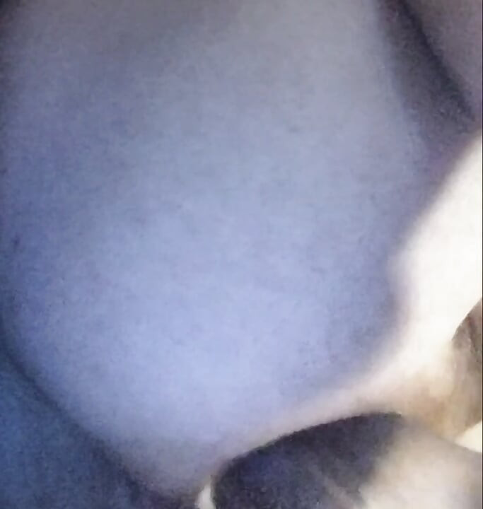 Sissy dvostruko dildo u dvostrukoj penetraciji