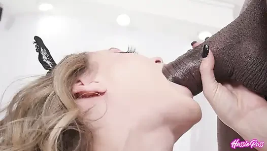 Si seksi kyler quinn nyepong kontol dan ngocok kontol intens sebelum dientot habis-habisan!