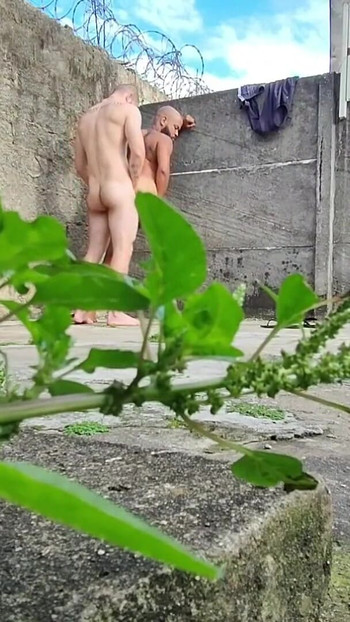 Kamera u šumi snima dva heteroseksualna frajera kako se jebu | Isječak 3