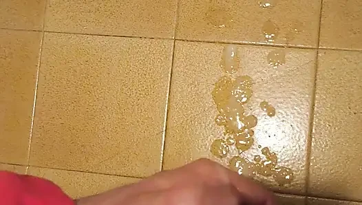 Banyoda ağır çekim büyük yarak güçlü boşalma derlemesi