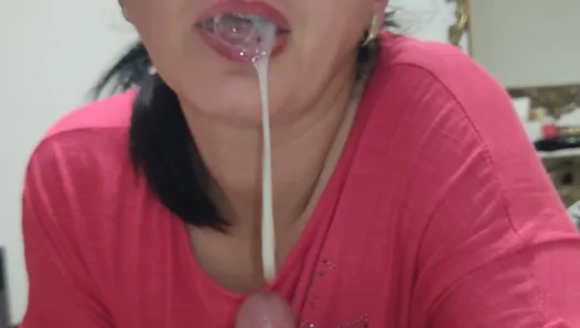 Mature MILF Sloppy Blowjob and Massive Cum Load in Her Mouth