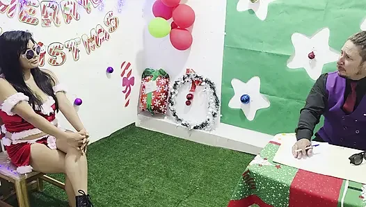 Она пришла на собеседование на работу... Но остался с промоушеном (строго конфиденциально)