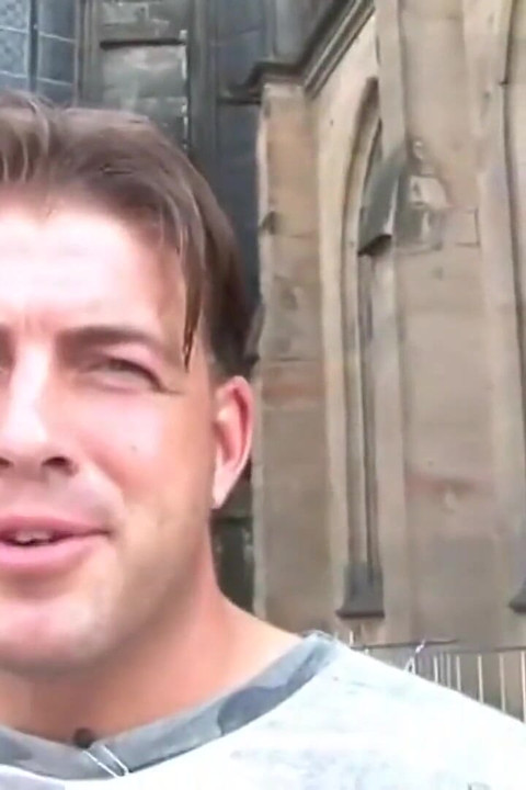 Morena recebe sêmen quente por todos os óculos