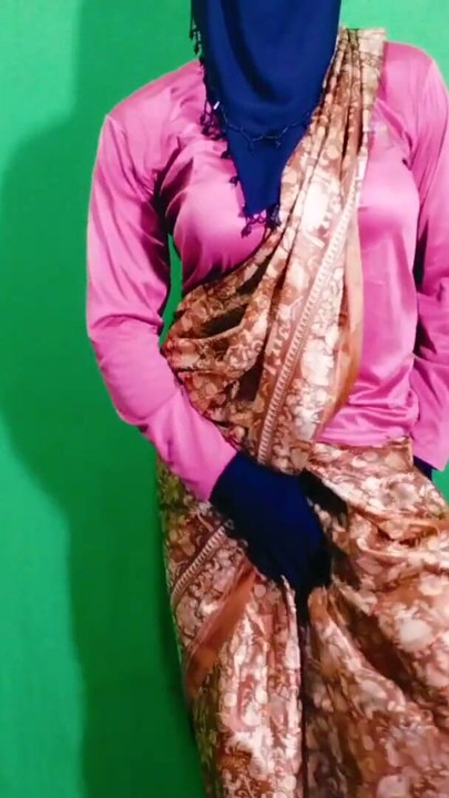 Sex with friend's wife wearing a very beautiful and sexy saree | Clip 3