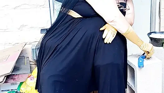 Fledermaus-mädchen macht eine rauchpause in ihr