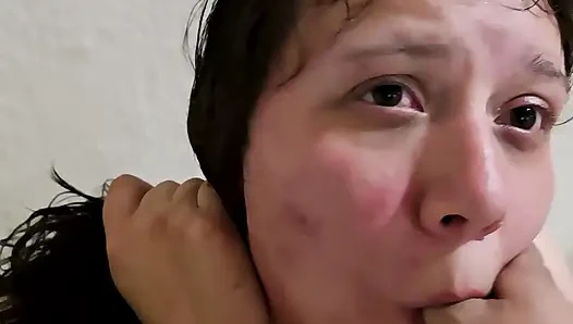 Pelacur ditampar sebagai pembayaran yang harus dimaafkan