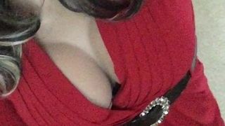 Milf transmodel Shelleyv komt klaar op haar hielen