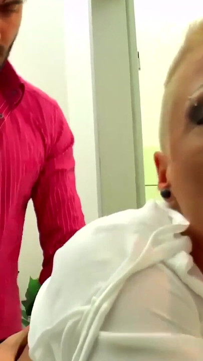 Emotional moment from "Auf der Herrentoilette wird Mandy als Fickobjekt benutzt"