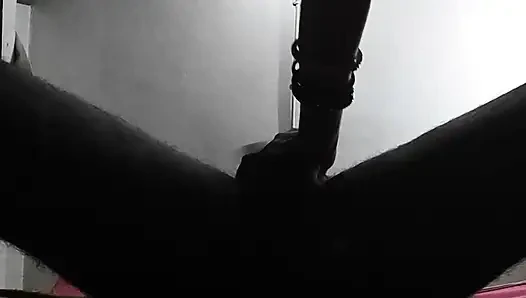 Hintli evli kadın seksi kocasıyla domalarak sikişmeyi seviyor