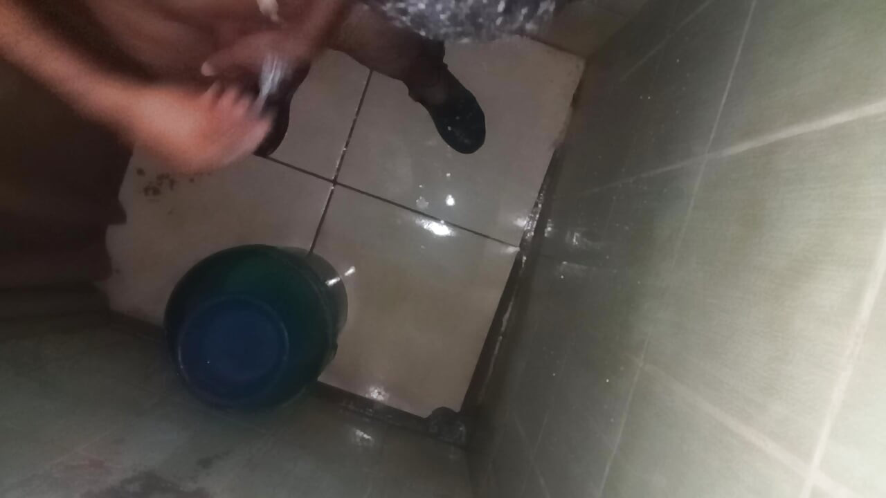 Man gets cocked and balls in single chamber bath