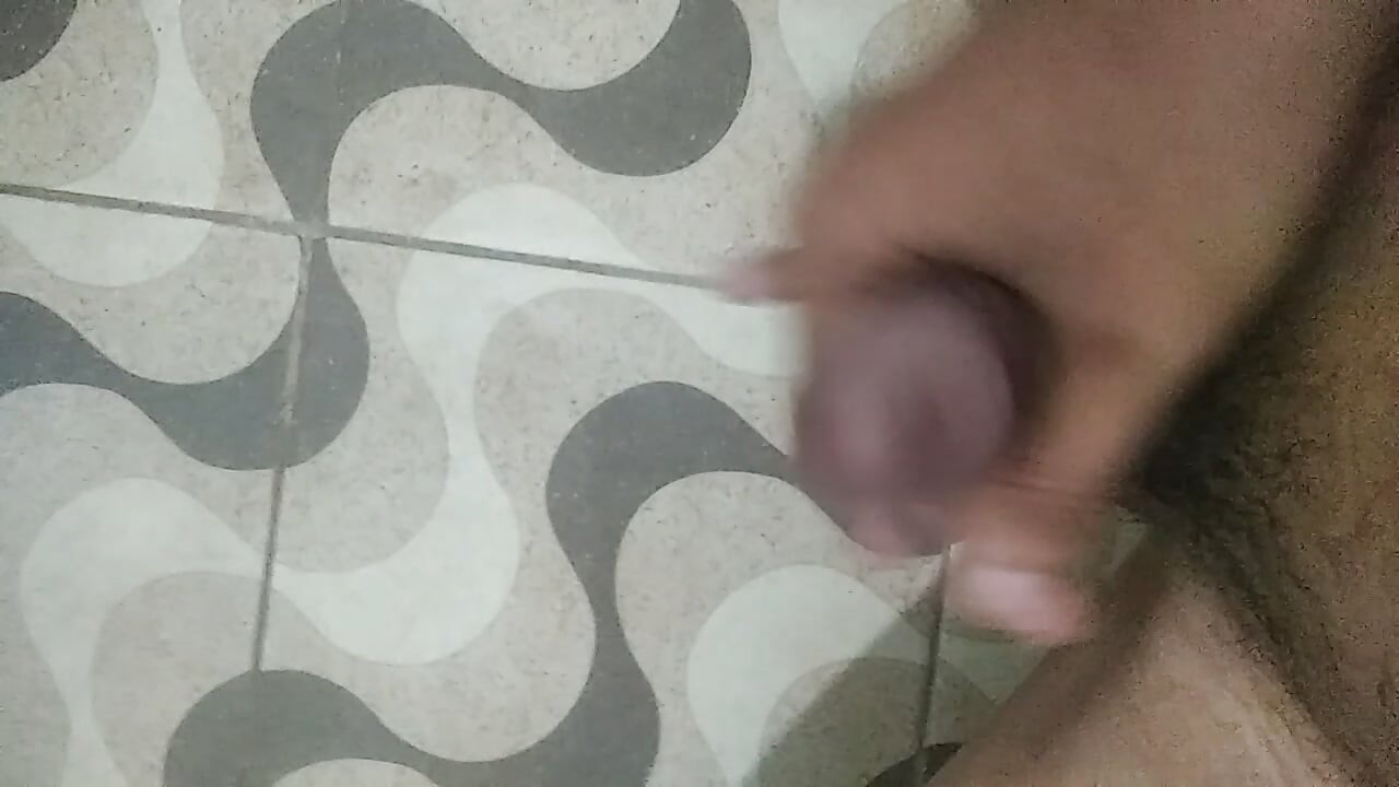 Remaja muncrat di kamar mandi