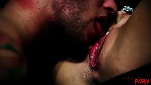 Megan coxxx tetap semangat di klub striptis