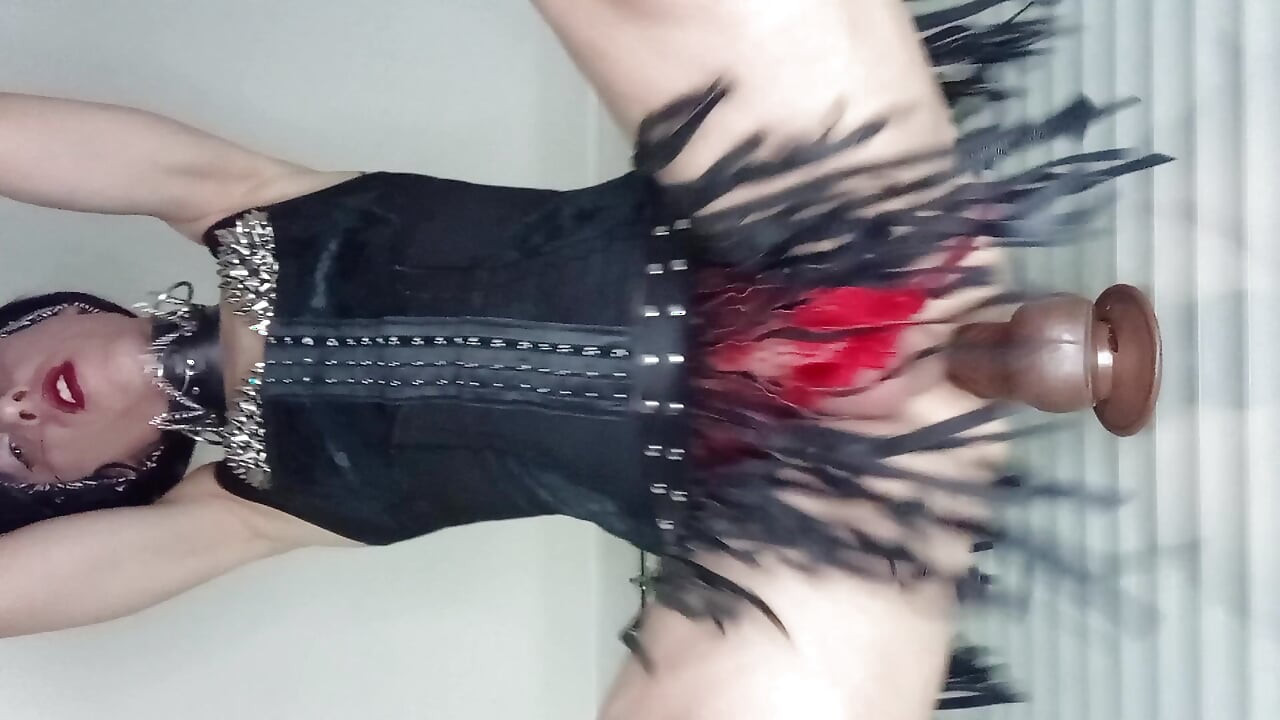 Sissyboy مجنون ركوب ديك