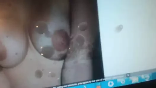 bettuska'nın göğüsleri için haraç