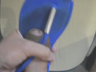 Cumming na kochance Cindy Promienie seksownych niebieskich sandałów