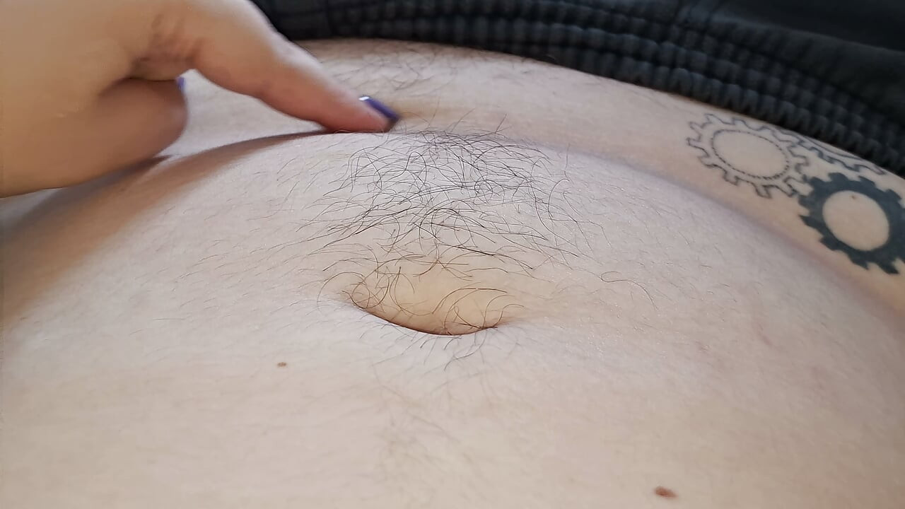 Tilbed min hårete BBW-navle