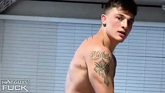 Seksi! Pasangan hot di balik pemandangan. Goyangan pantat.