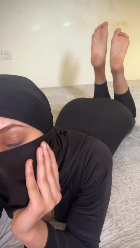Cute face, thick ass