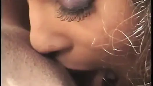 Empat cewek cantik lubang pantatnya dijilat