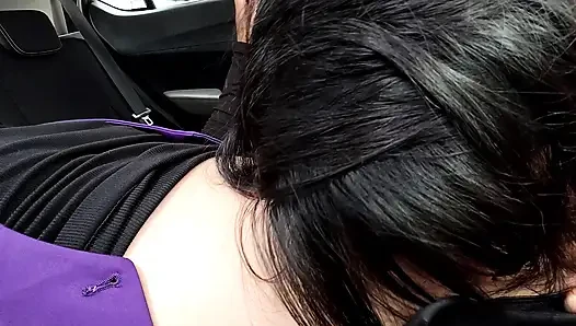 Verdorbene latina-stieftochter überspringt weihnachtsreise für riskanten auto-sex mit perversem stiefvater