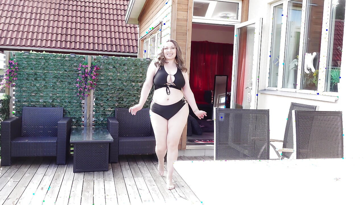 Isprobajte Haul! Ljetni kupaći kostimi! Zaobljena MILF Arya Grander