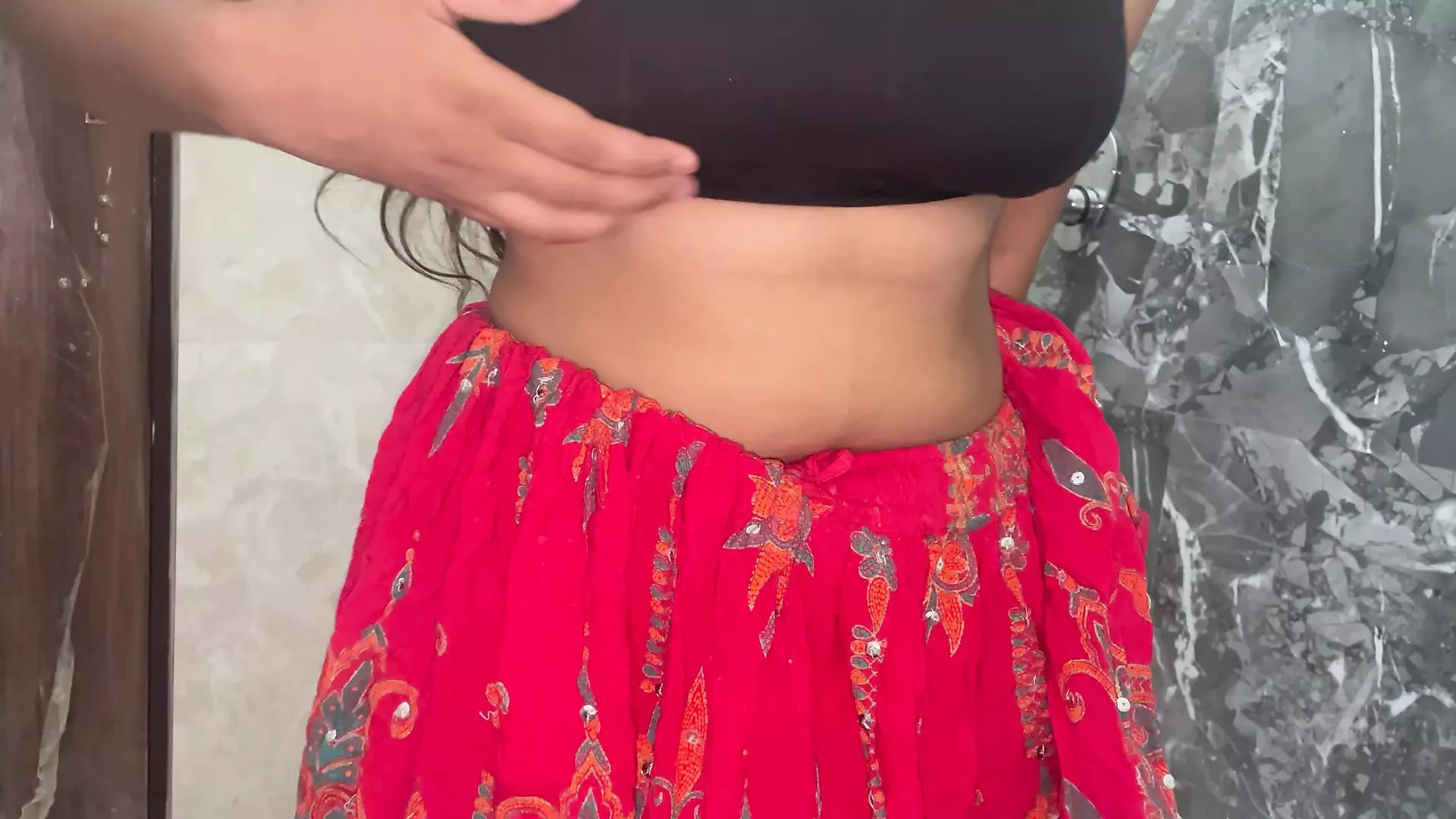 DESI INDIAN BEAUTIY MASTEBATING IN BATHROOM CAUGHT AND TRICKED INTO GET HARD FUCK FROM NEIGHBOUR