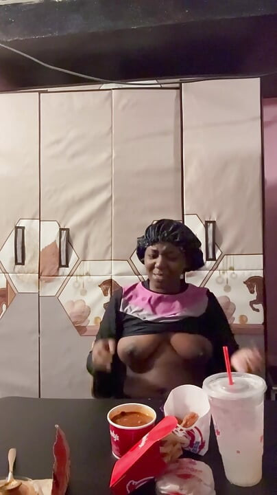 Fetish makanan (wendy's mukbang) (jilat)