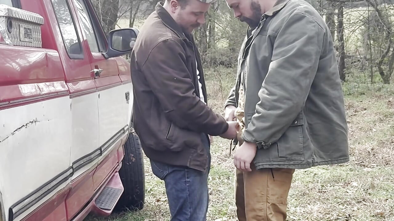 Follando a mi amigo heterosexual mientras su esposa está fuera