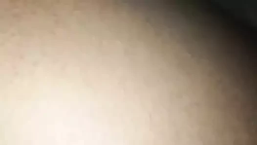 Sie öffnet ihre muschi, damit ich fingere