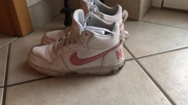 Schuhe ficken vom Damenbesuch