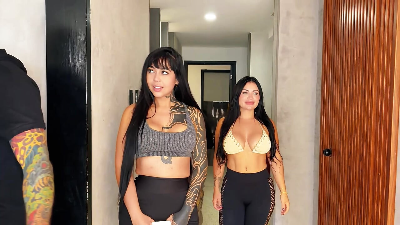 Fit Girls Tourists in Cali, Ask Stranger for Help and End up in Threesome Without Condom in Their Apartment