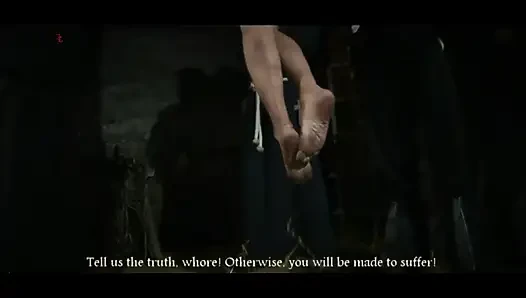 Sarışın hizmetçi çırılçıplak soyulur ve sorgu için tavana çekilir