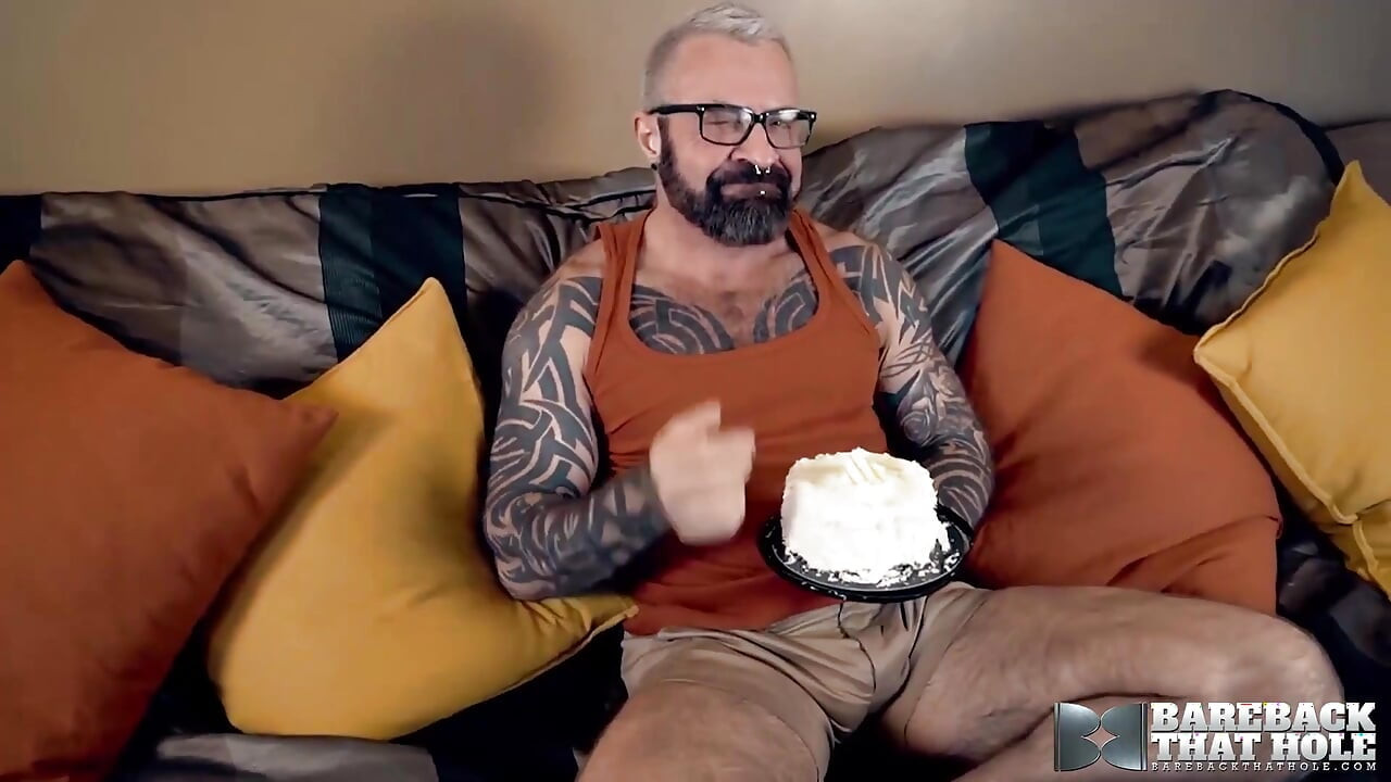 Barebackthathole Hairy inked Stepdaddy Marc Angelo masturbates